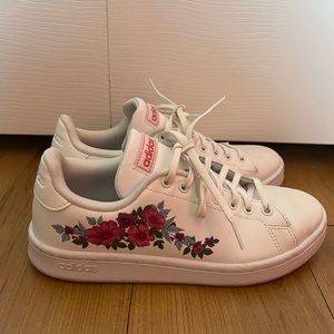 Women’s Size 7 Adidas Farm Rio Advantage white floral Sneakers